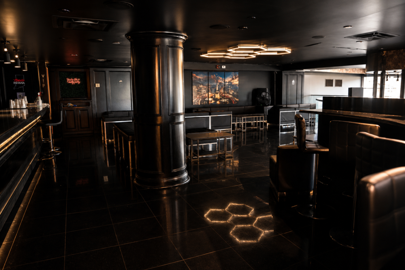Cross Ultra Lounge 2.0 | Indianapolis Lounge & Dining